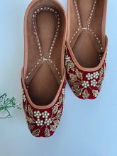 Load image into Gallery viewer, Maroon Jutti