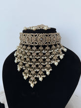 Load image into Gallery viewer, Sage and Green Kundan Set