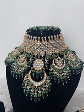 Load image into Gallery viewer, Raveena Kundan Set
