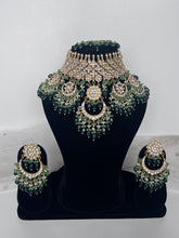 Load image into Gallery viewer, Raveena Kundan Set