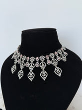 Load image into Gallery viewer, Sage and Green Kundan Set