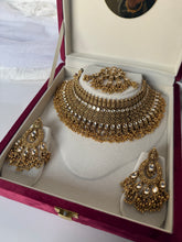 Load image into Gallery viewer, Manveer Kundan Antique Bridal Set