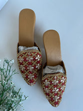 Load image into Gallery viewer, Maroon Heel Jutti