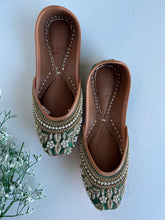 Load image into Gallery viewer, Green Punjabi Jutti