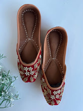 Load image into Gallery viewer, Maroon Pearl Jutti