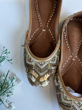 Load image into Gallery viewer, Gold Sequences Jutti