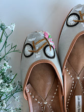 Load image into Gallery viewer, Bike Jutti