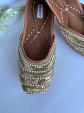 Load image into Gallery viewer, Golden Pearl Jutti