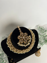 Load image into Gallery viewer, Ravneet Necklace Set (4 colours)
