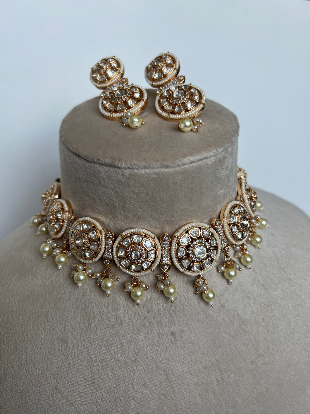 Manisha Tiyani Kundan Set