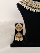 Load image into Gallery viewer, Jasleen Golden Set
