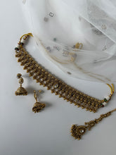 Load image into Gallery viewer, Pari Antique Set
