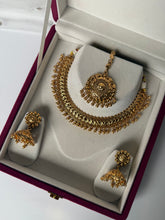 Load image into Gallery viewer, Resham Antique Gold Set
