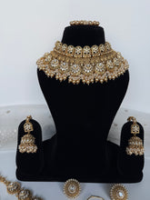 Load image into Gallery viewer, Pavan Antique Bridal Set
