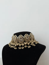 Load image into Gallery viewer, Golden Choker Set
