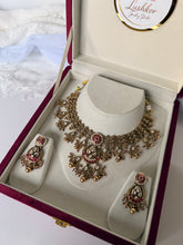 Load image into Gallery viewer, Alyssa Antique Kundan Set
