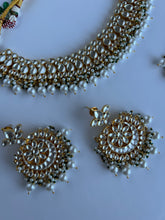 Load image into Gallery viewer, Reema Kundan Set
