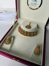 Load image into Gallery viewer, Guneet Antique Choker Set
