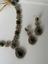 Load image into Gallery viewer, Emerald Amarpali Set
