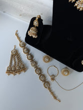 Load image into Gallery viewer, Pavan Antique Bridal Set
