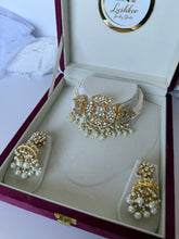 Load image into Gallery viewer, Deep Kundan Set
