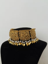 Load image into Gallery viewer, Antique Gold Choker Set
