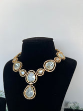 Load image into Gallery viewer, Amisha Uncut Kundan Set
