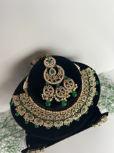 Load image into Gallery viewer, Green Necklace Set

