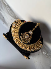 Load image into Gallery viewer, Ravneet Antique Bridal Set
