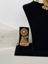 Load image into Gallery viewer, Antique Pearl Choker
