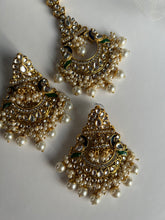 Load image into Gallery viewer, Morni Kundan Earrings Set
