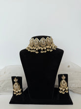 Load image into Gallery viewer, Golden Choker Set
