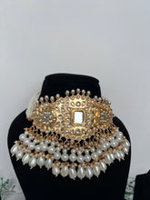 Load image into Gallery viewer, Raha Kundan Choker Set
