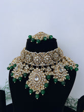 Load image into Gallery viewer, Rashi Kundan Set (green)
