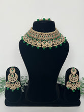 Load image into Gallery viewer, Green Necklace Set
