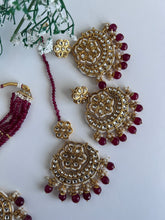 Load image into Gallery viewer, Maroon kundan locket set
