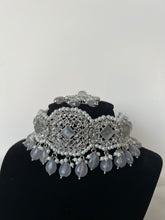 Load image into Gallery viewer, Silver &amp; Grey Choker
