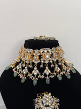 Load image into Gallery viewer, Neha Kundan Set
