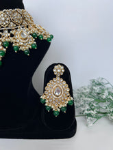 Load image into Gallery viewer, Rashi Kundan Set (green)
