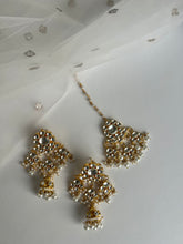 Load image into Gallery viewer, Jane Kundan Earring Set
