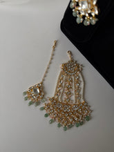 Load image into Gallery viewer, Neha Kundan Set
