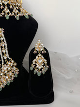 Load image into Gallery viewer, Neha Kundan Set
