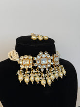 Load image into Gallery viewer, Golden Kundan Set
