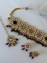 Load image into Gallery viewer, Raunak Multi Kundan Set

