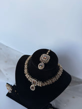 Load image into Gallery viewer, Dainty Golden Set
