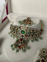 Load image into Gallery viewer, Isha Kundan Set in Sage
