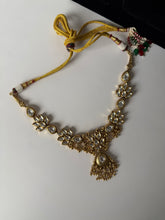 Load image into Gallery viewer, Lotus Antique Kundan Set
