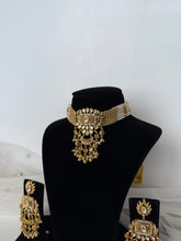 Load image into Gallery viewer, Noor Antique Kundan Set
