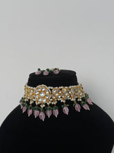 Load image into Gallery viewer, Floral Kundan Set
