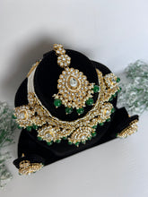 Load image into Gallery viewer, Rashi Kundan Set (green)
